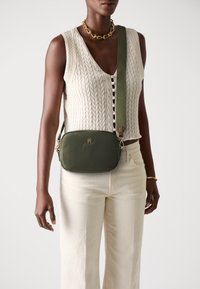 Tommy Hilfiger POPETTE - Cameratas - huntsman green