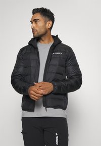Adidas Terrex TERREX MULTI LIGHT DOWN HOODED - Chaqueta de plumas - black