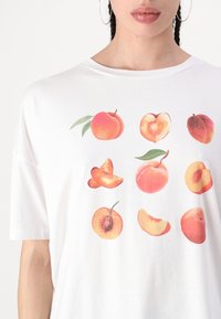 Noisy May NMIDA COCKTAIL TEE - Μπλουζάκι με στάμπα - bright white