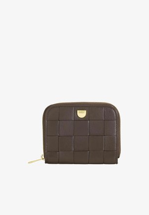 Dunkelbraune Lederbrieftasche mit gewebtem quadratischem Muster und goldenem Reißverschluss sowie Logoemblem vorne.