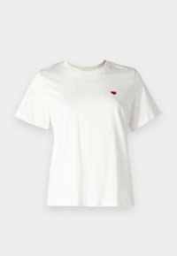 Witte katoenen t-shirt met korte mouwen en een ronde hals, met een klein rood hart geborduurd op de linker borst.