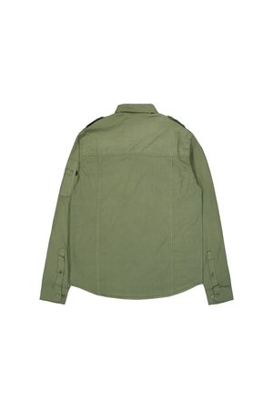 Olivgrünes Langarmhemd mit Kragen, Knopfdetails und Schulterklappen; der Stoff wirkt leicht und hat eine glatte Textur.