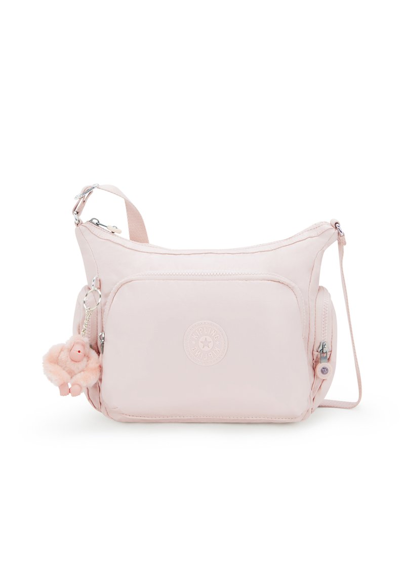 Borsa a tracolla in nylon rosa chiaro con forma arrotondata, dotata di una tasca frontale con zip, logo inciso e un portachiavi a forma di scimmia pelosa.