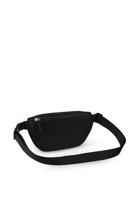 Černý ledvinka s kulatým tvarem, vyrobená z měkké tkaniny. Obsahuje kapsu na zip a nastavitelné ramínko. Hladká textura, minimalistický design.