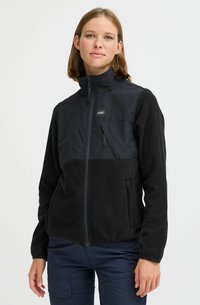 Juoda zip-up striukė su flisinėmis apatinių dalių, lygiu viršutiniu audiniu, šoninėmis kišenėmis ir mažu logotipu ant krūtinės.