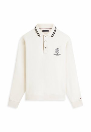 Polo bianca a maniche lunghe con colletto a righe nere, tre bottoni e logo Tommy Hilfiger sul petto e sul polsino della manica.