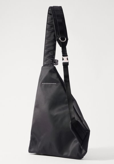 MM6 Maison Margiela JAPANESE SLING BAG UNISEX - Torba čez telo - black