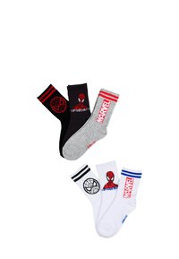 Set aus vier Socken mit Spiderman-Designs. Farben sind Schwarz, Grau und Weiß mit rot-blauen Streifenakzenten. Verschiedene Muster und Logos.