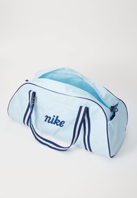 Nike Performance GYM CLUB RETRO - Genți sport - glacier blue/blue void/blue void