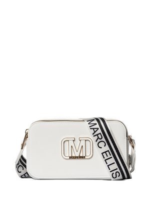 Borsa sintetica bianca con logo dorato, forma rettangolare, chiusura con zip e tracolla regolabile a strisce bianche e nere.