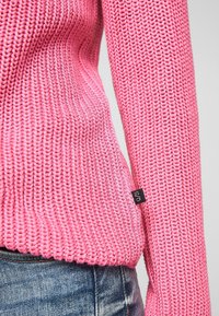 QS Svetr - pink