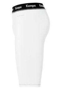 Weiße Kompressionsshorts mit einem schwarzen elastischen Bund, der das "Kempa"-Logo zeigt. Glatte Textur, taillierte Passform und Länge bis zur Mitte des Oberschenkels.