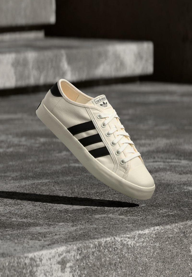 adidas Originals NISI core white/core black/off white/white