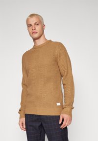 Jack & Jones JJSTANDFORD CREW NECK - Jersey de punto - otter