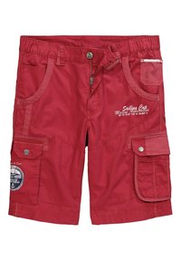 Pantalones cortos rojos hechos de una tela ligera, con múltiples bolsillos, un cierre de botón y costuras decorativas en blanco con detalles de temática náutica.