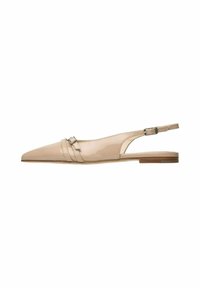 Ballerine slingback in pelle verniciata color nudo, con punta affusolata, cinturino alla caviglia regolabile e due fascia orizzontale sul davanti. Suola in legno leggera.