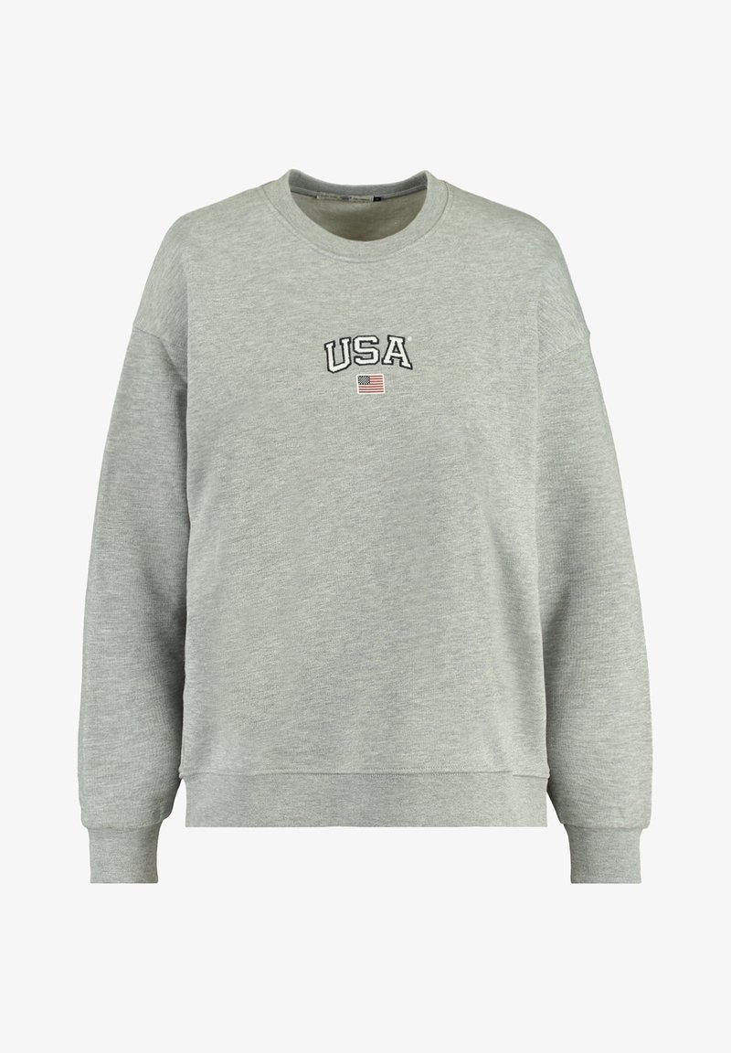 Sweat-shirt gris clair à col rond avec le texte "USA" et un petit drapeau américain brodé sur la poitrine.