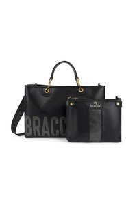 Borsa a tracolla nera in pelle con logo metallico, hardware dorato e una pochette rimovibile con pannello testurizzato e chiusura con zip.