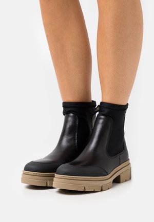 Tamaris, Bottines à plateau - black