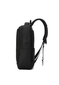 Zaino nero con design rettangolare, molteplici scomparti con cerniera, spallacci imbottiti e una superficie in tessuto testurizzato.