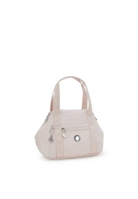Ljusrosa handväska gjord av strukturerad tyg, med dubbla handtag, en framsida med dragkedjeficka, en dekorativ charm och cirkulär hårdvarudetalj.