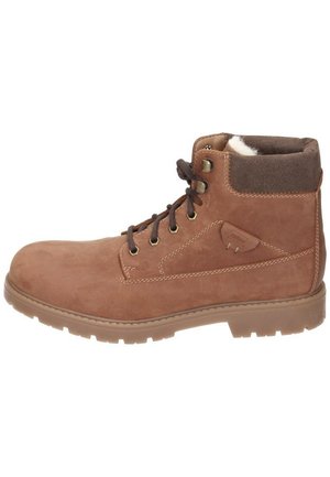 Braune Wildleder-Stiefeletten mit gepolstertem Schaft, Metallösen, braunen Schnürsenkeln und einer Gummisohle mit robustem Profil.