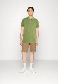 Marc O'Polo SHORT SLEEVE SLITS AT HEM - Polo krekls - khaki