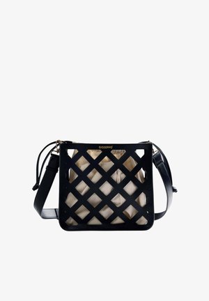 Sac à bandoulière en cuir noir à motif croisé avec une pochette en tissu beige à l'intérieur et une sangle ajustable, nom de la marque "GIOSEPPO" en haut au centre.