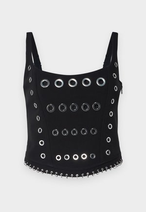 Sort ærmeløs top med flere sølvøjer arrangeret i rækker og en dekorativ kædedetalje langs kanten. Glat stof.