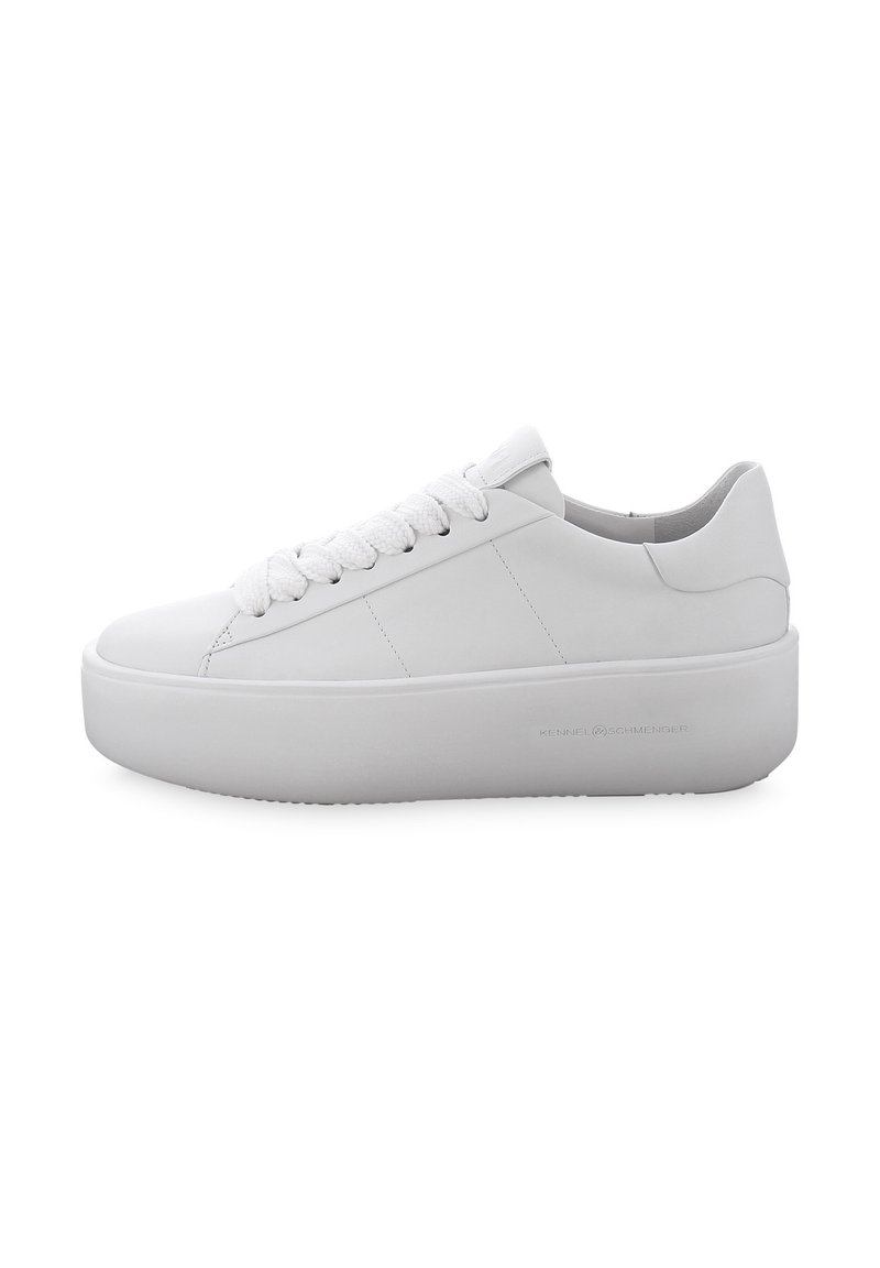 Weiße Ledersneaker mit einer dicken Gummisohle, runder Zehenpartie und strukturiertem Schnürdesign. Verfügt über ein glattes Obermaterial und minimalistische Markenkennzeichnung.