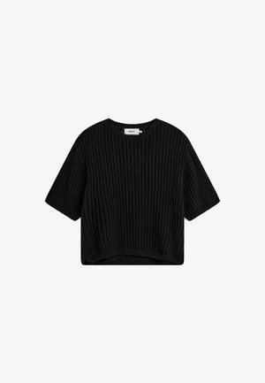 Fekete kötött rövid ujjú rövid felső, bordázott textúrával és kerek nyakkivágással. Egyszerű dizájn, minta vagy kiegészítők nélkül.