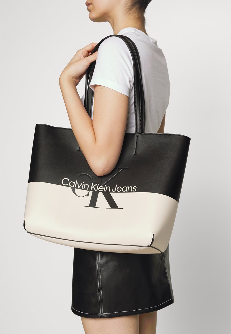 Calvin Klein Jeans SCULPTED SHOPPER HERO Shopping Bag black/white