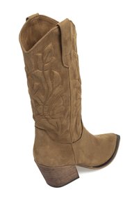 Botas de cowboy de ante marrón con bordado floral, punta afilada y tacón de madera apilada. Cuenta con una lengüeta en la parte superior para facilitar su uso.