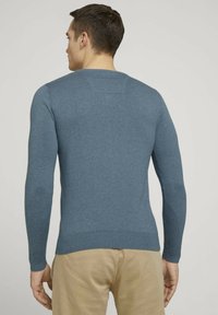 TOM TAILOR CREW NECK  - Strickpullover - dusty blue melange