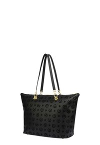 Borsa tote nera con materiale testurizzato, caratterizzata da un motivo logo in rilievo, hardware dorato, doppie maniglie e chiusura con zip sulla parte superiore.