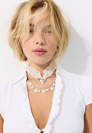 Stradivarius, LAYERED NECKLACE SET WITH CHARMS - Halskette - metallic grey