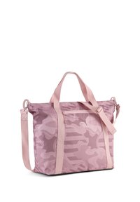 Sac fourre-tout à motif camouflage rose avec deux poignées souples et une bandoulière réglable ; fabriqué en tissu durable avec une poche avant zippée.