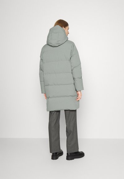 Holzweiler LOEN JACKET - Kaput ispunjen paperjem - teal