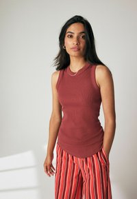 Next RACER STANDARD - Top - mottled red