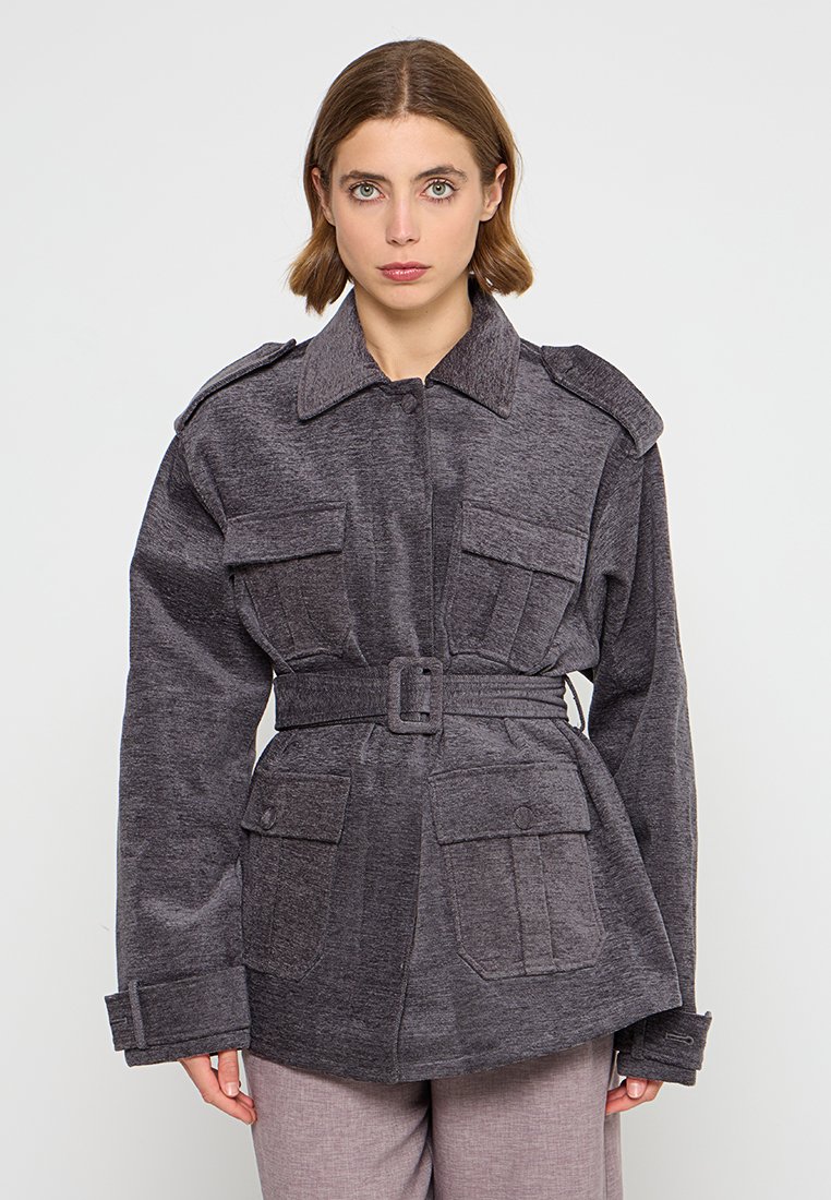 REMAIN Lichte jas donkergrijs