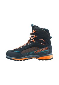 Wandelboot in zwart en oranje, met een textuur mesh bovenwerk, stevige rubberen neuskap en een contrasterende oranje zool voor grip.