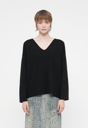 OBJREYNARD V-NECK - Stickad tröja - black