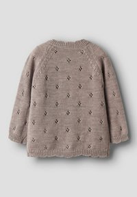 Maglione lavorato a maglia in grigio chiaro con un motivo testurizzato di piccoli diamanti e orlo arrotondato. Presenta maniche lunghe e collo a coste.