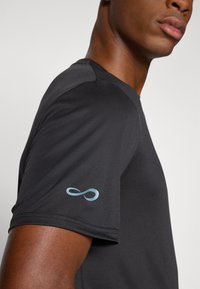 Endless ACE  - T-skjorte til trening - black