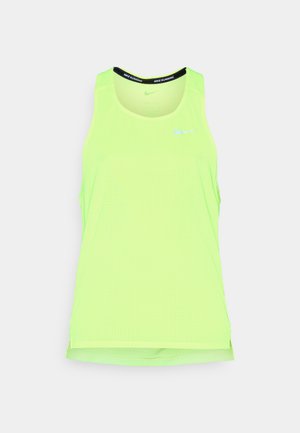 Top da donna Nike giallo neon con una texture a rete traspirante, scollatura arrotondata e un piccolo logo riflettente sul petto.