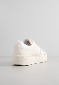 Geox D SKYELY A biały