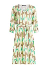 Gemustertes Kleid aus weichem Stoff mit einem braunen, grünen und weißen Blätterdesign. Das Kleid hat einen Rundhalsausschnitt und einen passenden Gürtel.