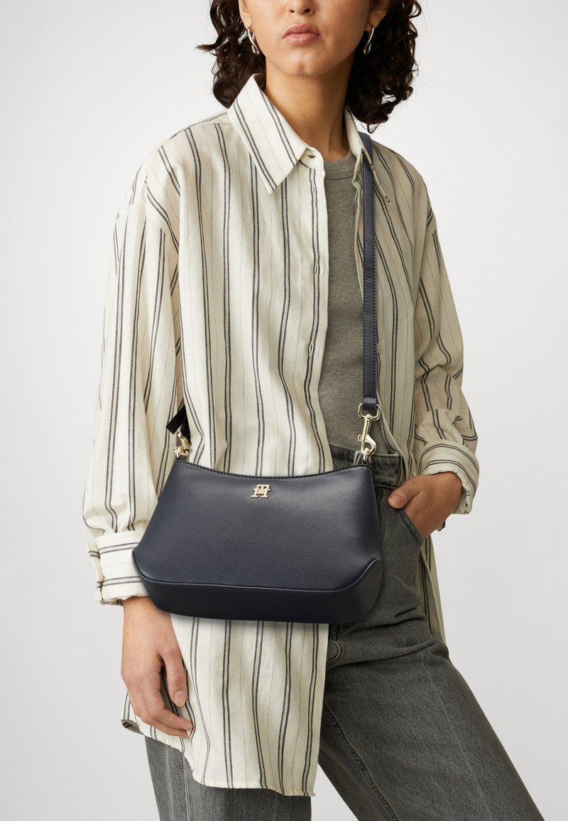 Tommy Hilfiger STAPLE CROSSOVER - Umhängetasche - space blue