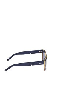 Laivaston aurinkolasit paksulla kehyksellä, joissa on keltainen yksityiskohta reunoilla ja sileä pinta. Vahvat suorat sangat, joissa on brändäys.