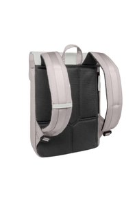 Sac à dos en tissu gris avec un panneau arrière texturé noir, des bretelles rembourrées doubles et une poignée intégrée sur le dessus. Design minimaliste.